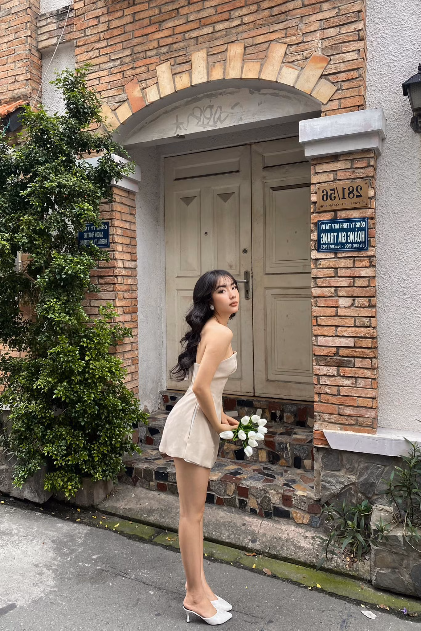 Theo Trà My: "Đừng quá lo lắng cho con đường mình đã chọn, vì thái độ bước đi trên con đường ấy mới thực sự quan trọng”.