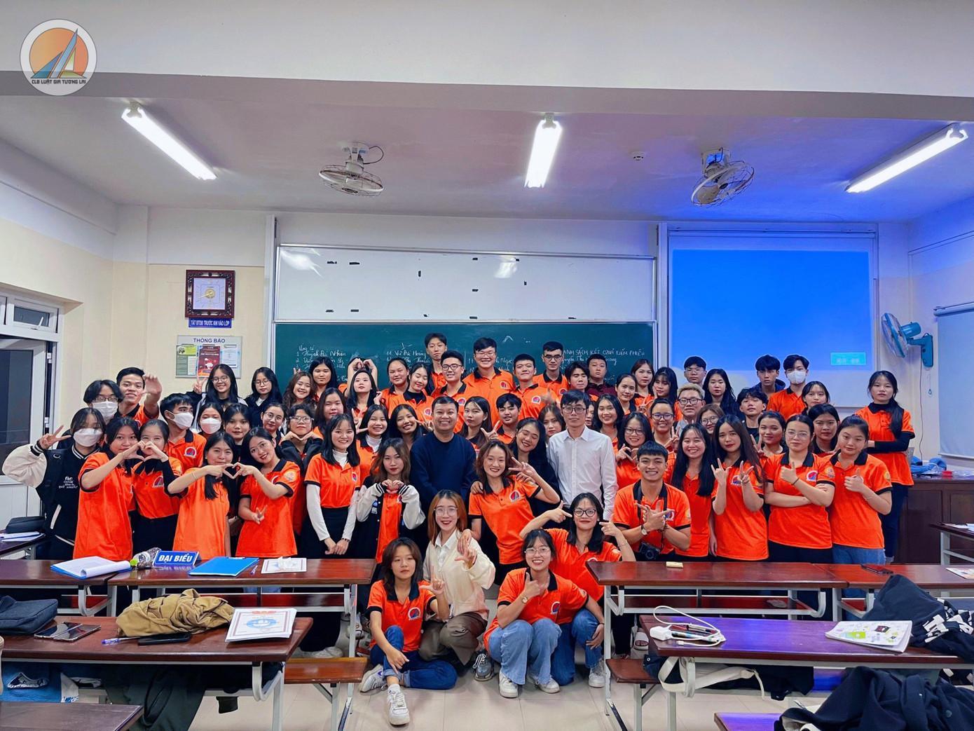 HUL-ER mang tinh thần khát vọng cống hiến cho cộng đồng và xã hội. HUL-ER mang tinh thần khát vọng cống hiến cho cộng đồng và xã hội.