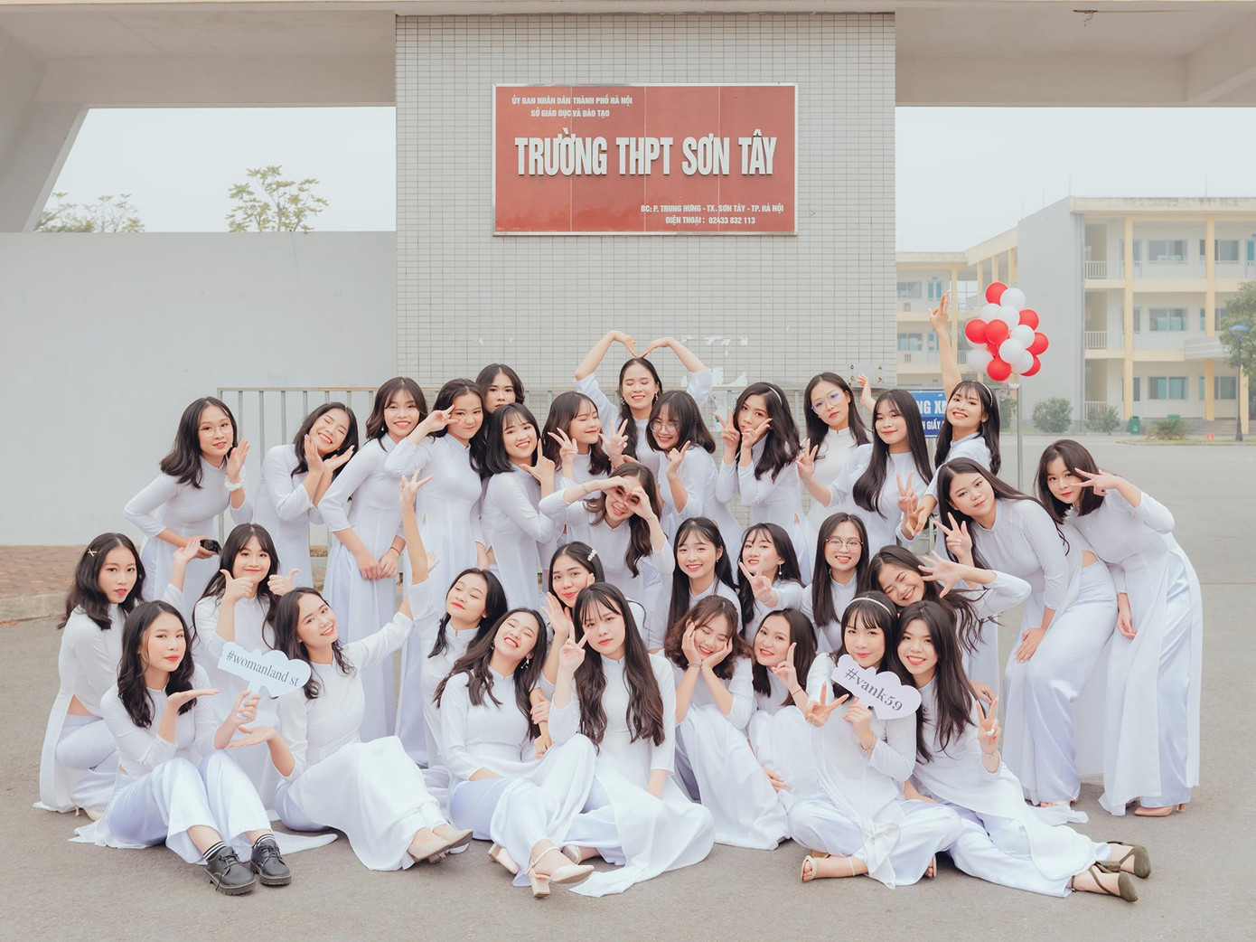 Khuất Hương từng là Bí thư lớp chuyên Văn K59, trường THPT Sơn Tây (Hà Nội).