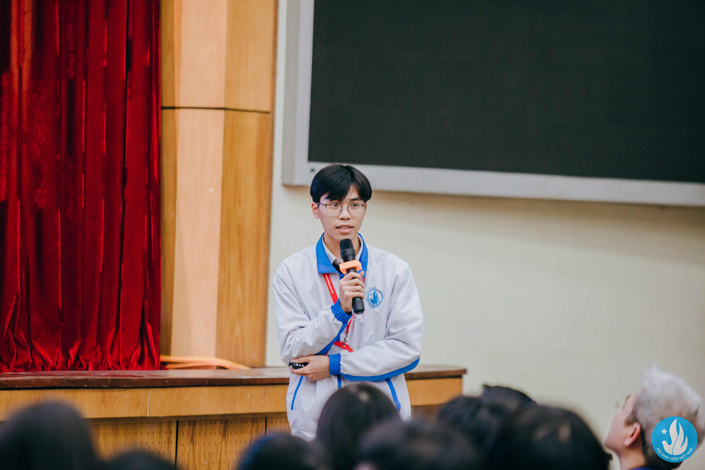 Tuấn Hùng phát biểu đóng góp sáng kiến cải thiện chất lượng hoạt động giáo dục đại học tại Hội nghị Đối thoại và Sáng kiến sinh viên 2023. Tuấn Hùng phát biểu đóng góp sáng kiến cải thiện chất lượng hoạt động giáo dục đại học tại Hội nghị Đối thoại và Sáng kiến sinh viên 2023.