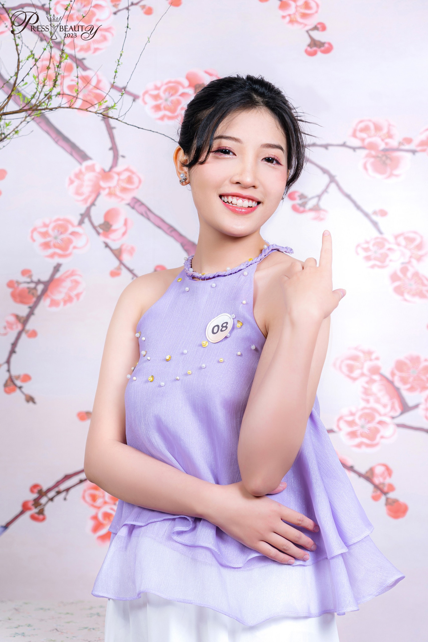 Bạn Trần Nguyễn Anh Khoa (SBD 08) được đánh giá cao bởi vẻ đẹp “nàng thơ” đầy nữ tính.