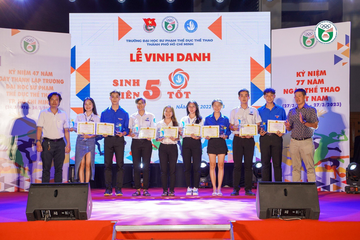 Nam sinh đạt được nhiều thành tích xuất sắc trong học tập và rèn luyện.