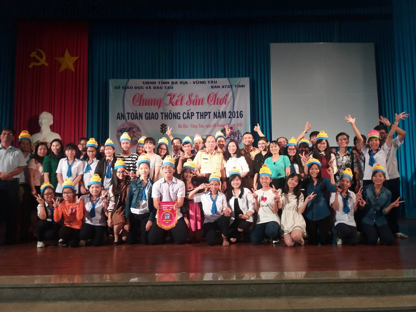 Phát gặt hái nhiều thành tích cao ở những năm THPT. Phát gặt hái nhiều thành tích cao ở những năm THPT.