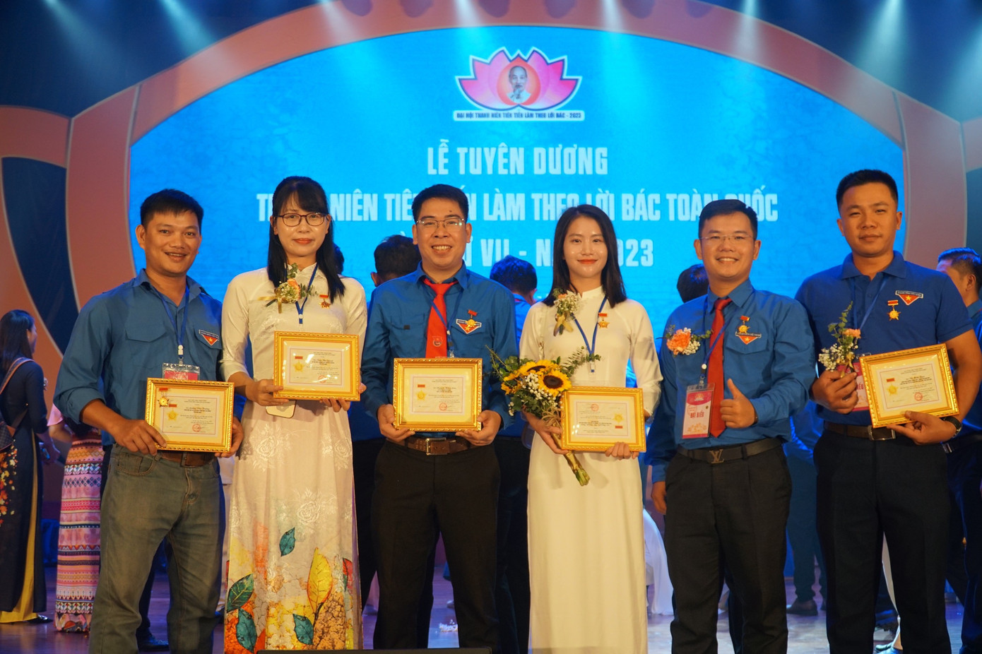 Thanh Thảo nhận bằng khen Thanh niên tiên tiến làm theo lời Bác toàn quốc lần thứ VII năm 2023. Thanh Thảo nhận bằng khen Thanh niên tiên tiến làm theo lời Bác toàn quốc lần thứ VII năm 2023.