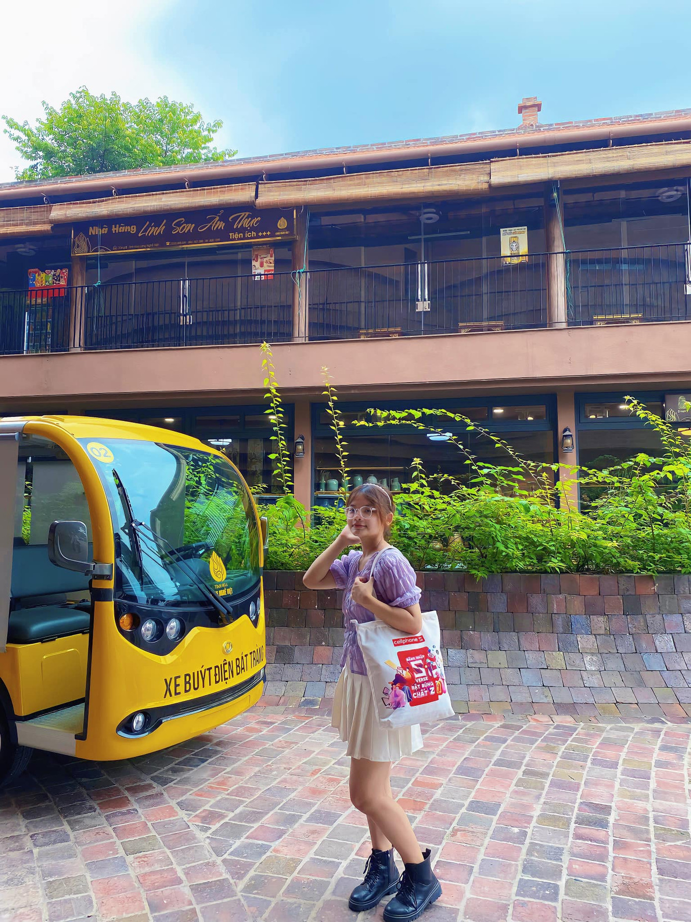 Đỗ Thị Hoa đang là sinh viên năm 4 của Học viện Ngoại giao.