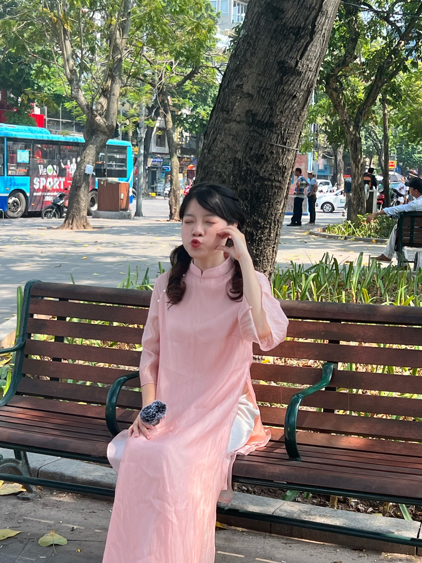 Uyên mong kênh TikTok là một cầu nối, đưa khán giả quay trở lại với những giá trị lịch sử. Uyên mong kênh TikTok là một cầu nối, đưa khán giả quay trở lại với những giá trị lịch sử.