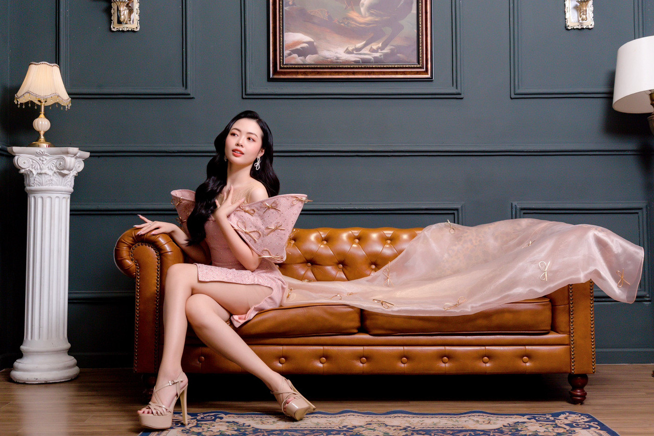 Người phụ nữ mạnh mẽ, độc lập và tự chủ là hình mẫu mà Hoa khôi UEF 2022 muốn hướng đến. Người phụ nữ mạnh mẽ, độc lập và tự chủ là hình mẫu mà Hoa khôi UEF 2022 muốn hướng đến.