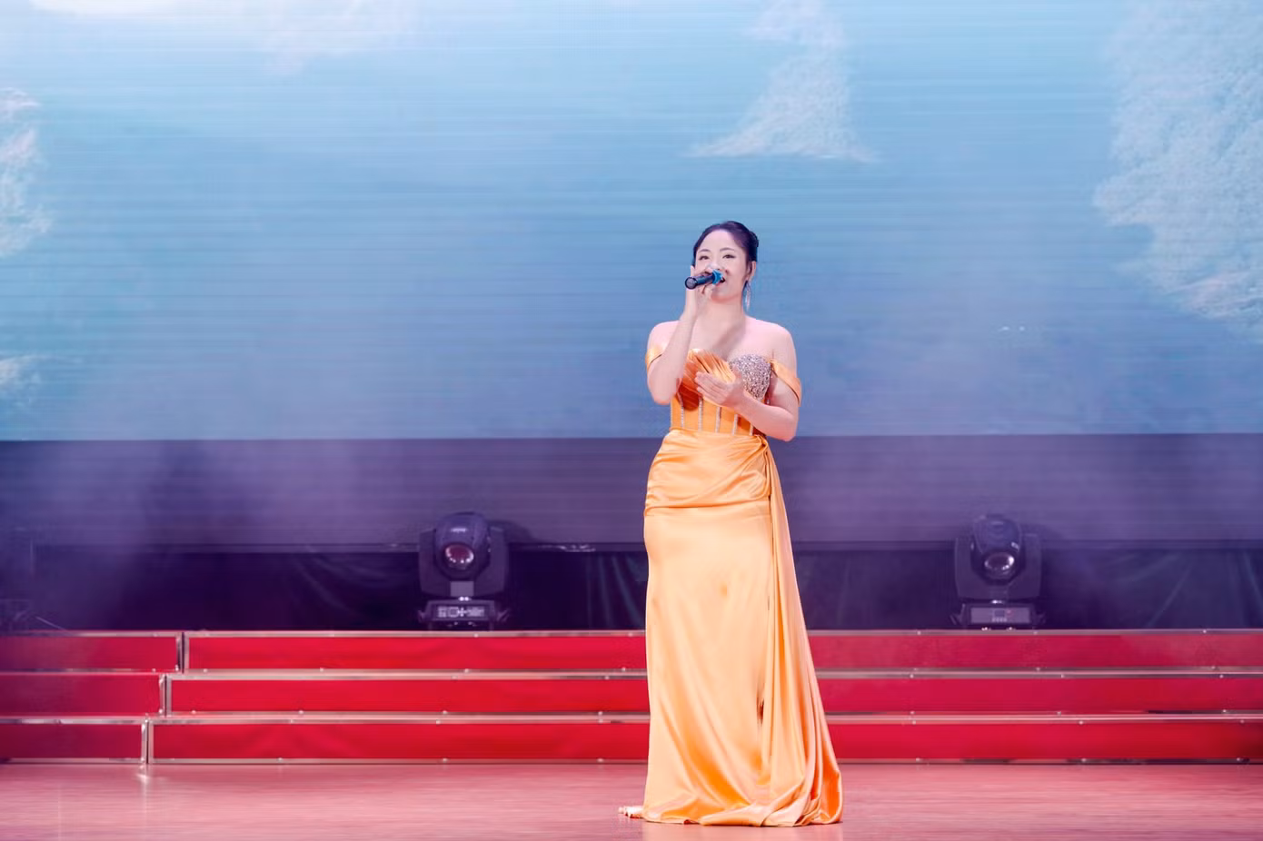 Sao Mai Thu Lương sở hữu chất giọng trong trẻo, cao vút khiến người nghe không khỏi trầm trồ.