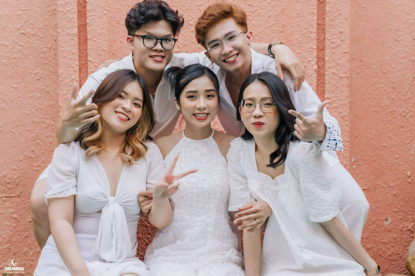 Huỳnh Hương đã tìm được những “mảnh ghép” phù hợp và có chung chí hướng. Huỳnh Hương đã tìm được những “mảnh ghép” phù hợp và có chung chí hướng.