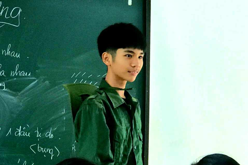 Lê Minh Hiếu, thủ khoa khối C tỉnh Hưng Yên, tân sinh viên Trường Đại học Sư phạm Hà Nội. Lê Minh Hiếu, thủ khoa khối C tỉnh Hưng Yên, tân sinh viên Trường Đại học Sư phạm Hà Nội.