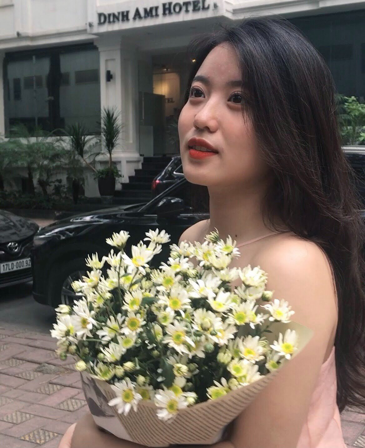 Đối với Quỳnh Nga, mọi thứ chỉ mang tính tương đối, cố quá thành quá cố, mà mất động lực không bứt phá thì cũng sẽ mau chóng bị đào thải trong nhịp sống phát triển nhanh hiện giờ.