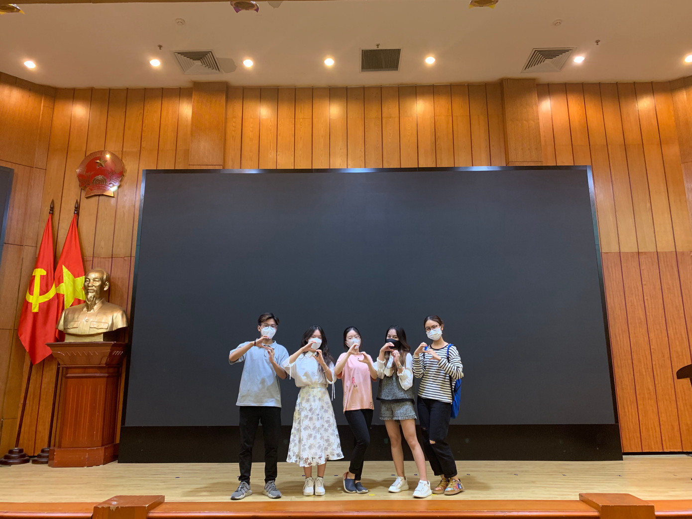 Trà My và đồng đội cùng check in một ngày trước đêm Chung kết Khởi nghiệp đổi mới sáng tạo 2022 (Youth-innovation Startup 2022). Trà My và đồng đội cùng check in một ngày trước đêm Chung kết Khởi nghiệp đổi mới sáng tạo 2022 (Youth-innovation Startup 2022).