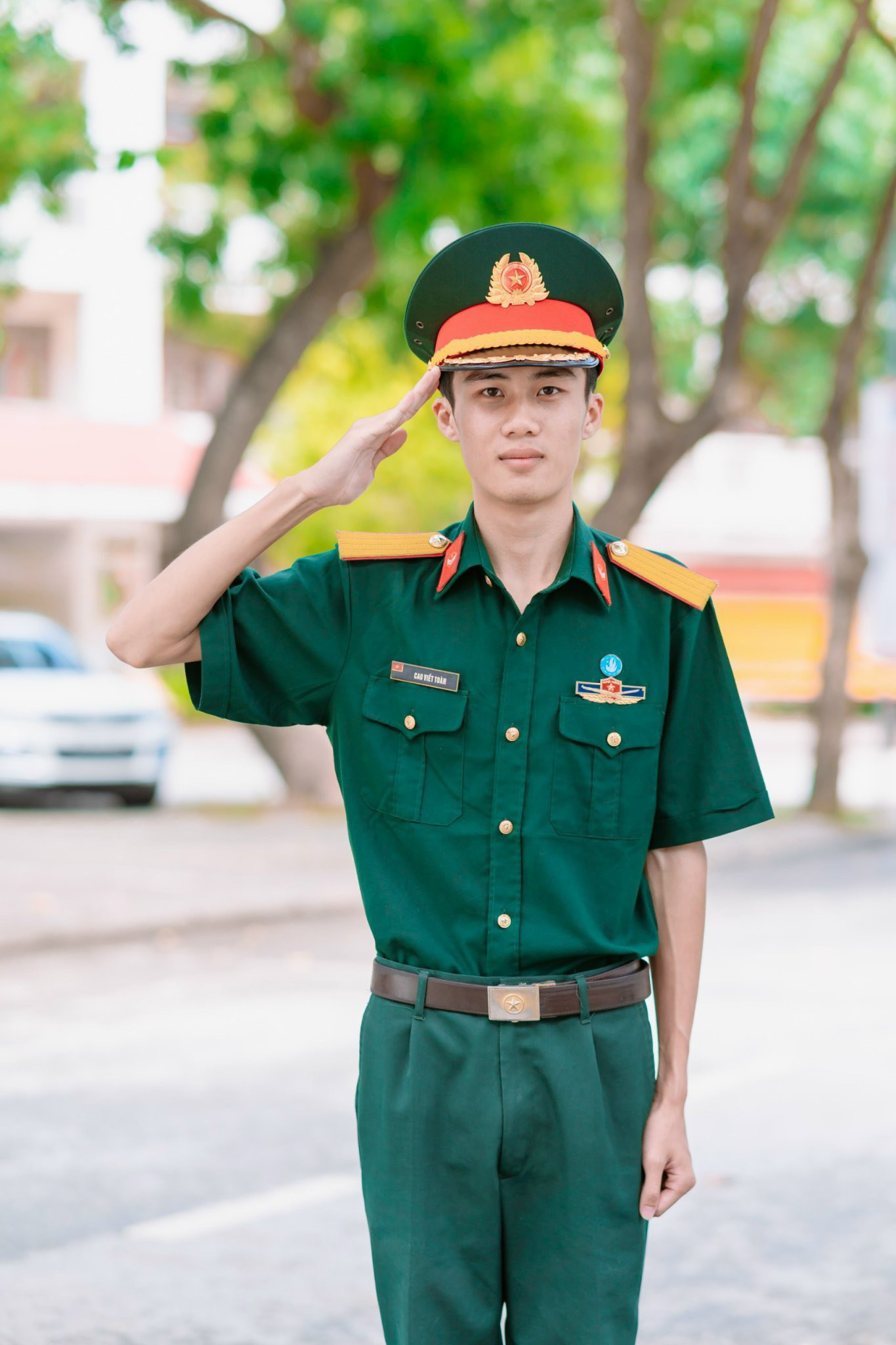 Cao Viết Toàn (sinh năm 2001) đang theo học tại Trung tâm Giáo dục Quốc phòng và An ninh, Trường Đại học Vinh.