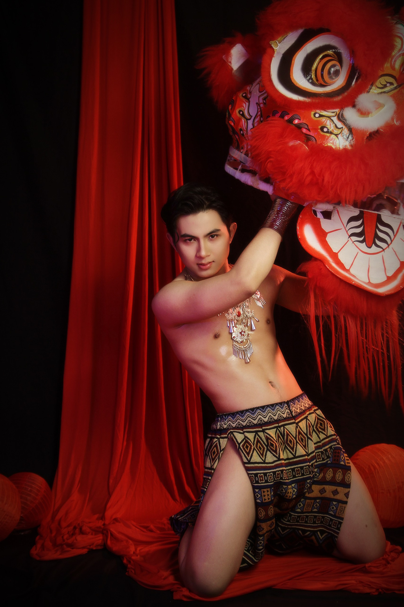 Bên cạnh đó, Gia Tuấn còn được biết đến là người mẫu ảnh, MC tự do, và làm việc tại một phòng khám Nhi khoa.