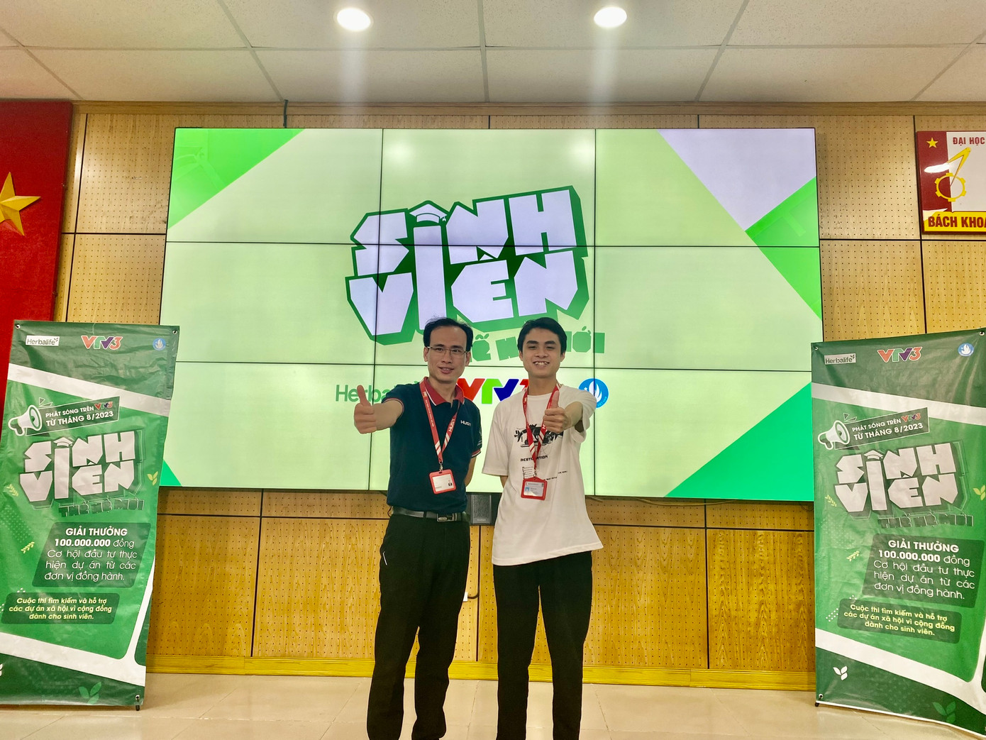 Hải Anh hỗ trợ VTV ghi hình tại Bách khoa Hà Nội. Hải Anh hỗ trợ VTV ghi hình tại Bách khoa Hà Nội.