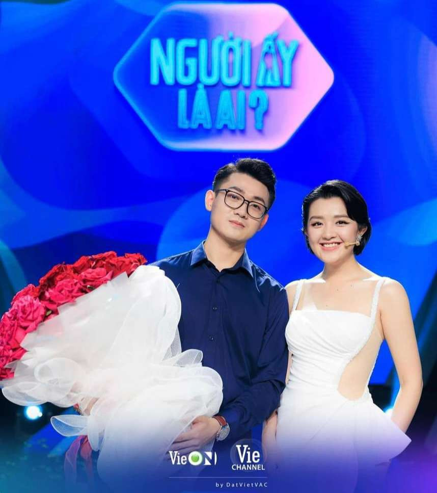 Văn Vinh chính là cái tên được Quản Hân - Á hậu 2 tại cuộc thi Miss Peace Vietnam 2022 lựa chọn trao hoa. Văn Vinh chính là cái tên được Quản Hân - Á hậu 2 tại cuộc thi Miss Peace Vietnam 2022 lựa chọn trao hoa.