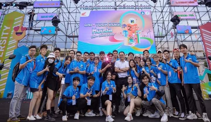 Kết nối được với nhiều người bạn mới và góp phần tổ chức, tham được nhiều chương trình, hoạt động dành cho sinh viên. Kết nối được với nhiều người bạn mới và góp phần tổ chức, tham được nhiều chương trình, hoạt động dành cho sinh viên.