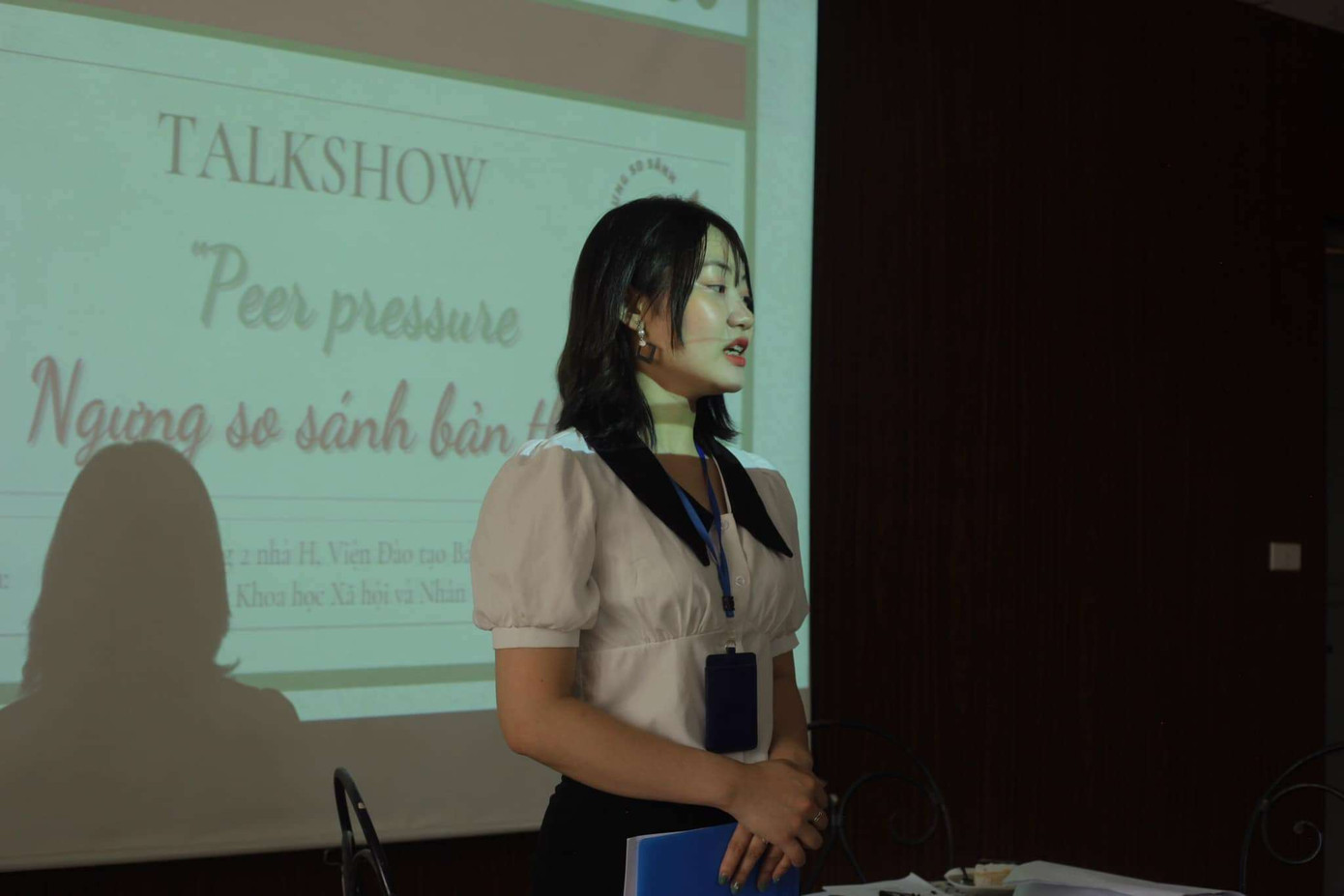 Thanh Thảo - Trưởng BTC kiêm MC Talkshow Peer Pressure - Ngưng so sánh bản thân. Thanh Thảo - Trưởng BTC kiêm MC Talkshow Peer Pressure - Ngưng so sánh bản thân.