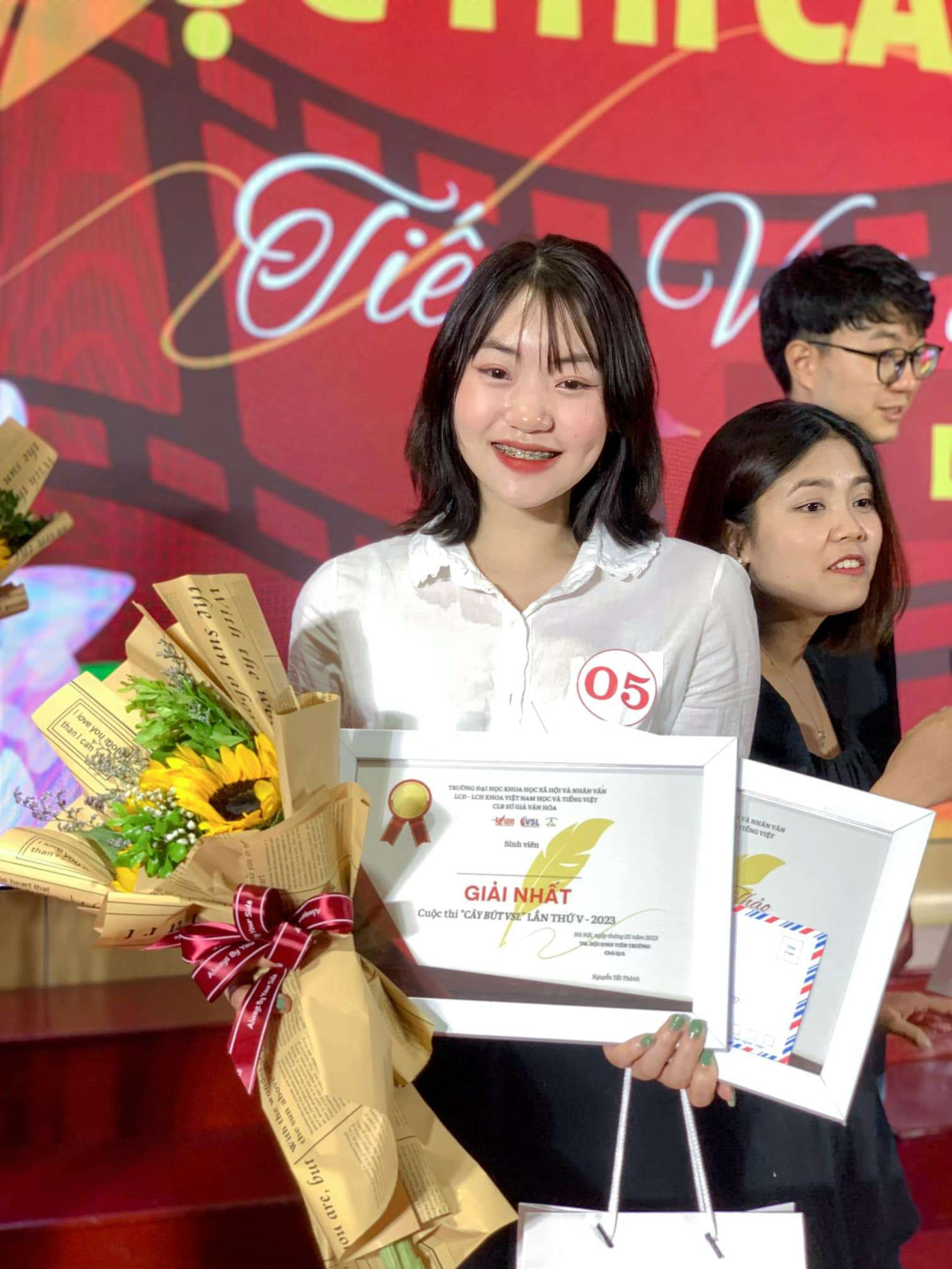 Thanh Thảo đạt Giải Nhất cuộc thi Cây bút VSL. Thanh Thảo đạt Giải Nhất cuộc thi Cây bút VSL.