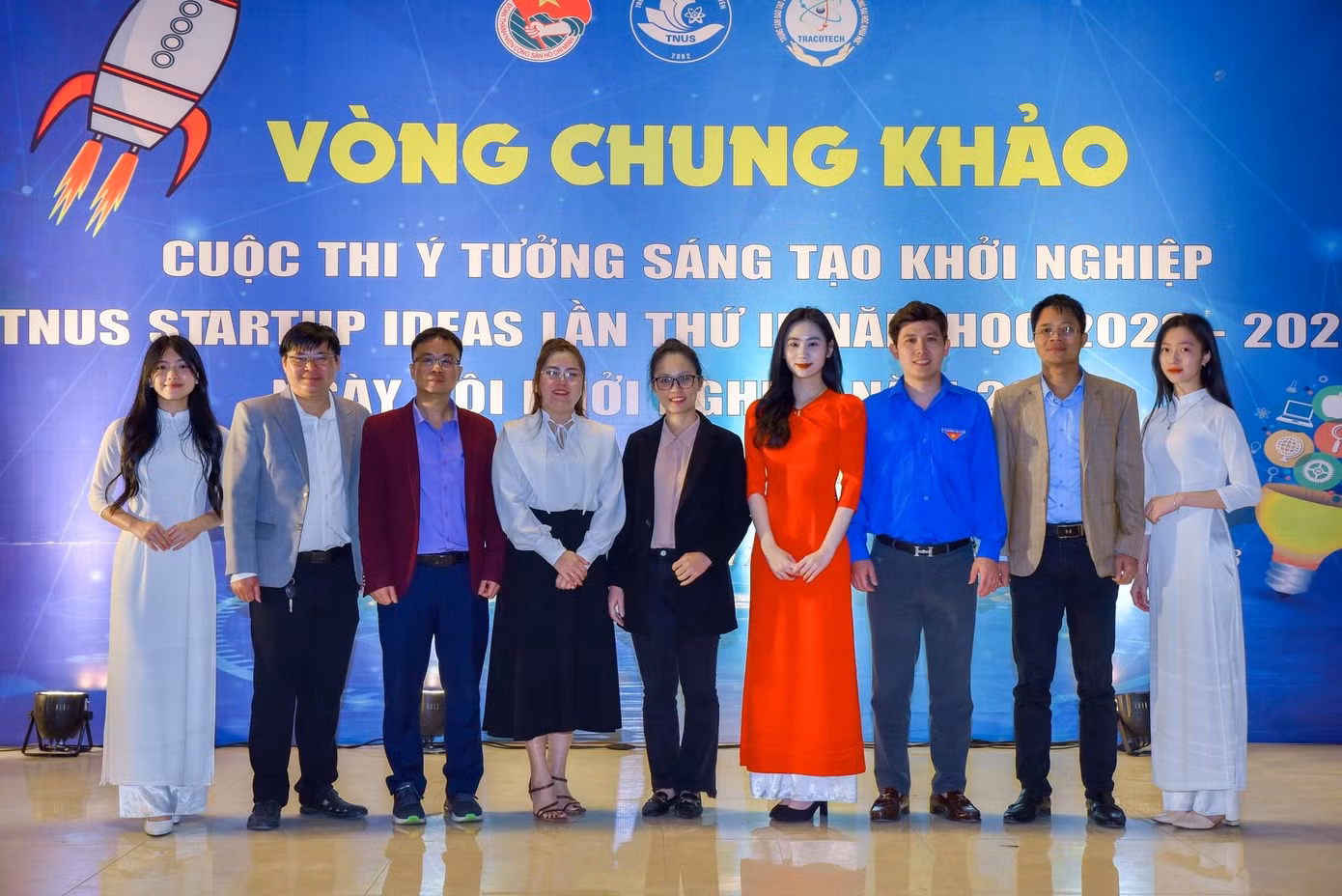 Cô tham gia nhiều hoạt động, dự án cùng phong trào sinh viên.