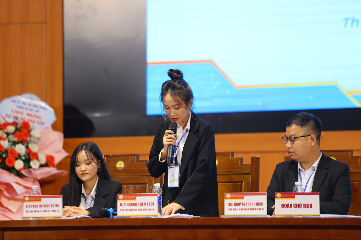 Hoàng Thị Mỹ Lợi - Phó Chủ tịch Hội sinh viên Trường Đại học Luật khóa II. Hoàng Thị Mỹ Lợi - Phó Chủ tịch Hội sinh viên Trường Đại học Luật khóa II.