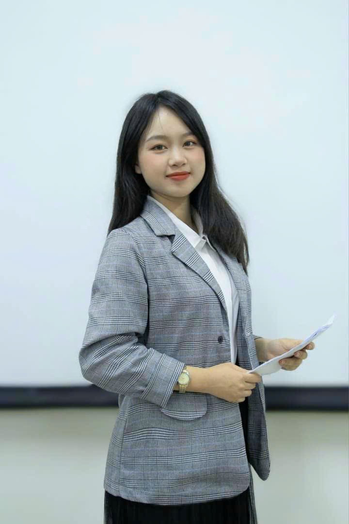 Thùy Linh hiện đang là sinh viên năm thứ 2, khoa Văn học, Trường Đại học Khoa học Xã hội và Nhân văn, Đại học Quốc gia Hà Nội. Thùy Linh hiện đang là sinh viên năm thứ 2, khoa Văn học, Trường Đại học Khoa học Xã hội và Nhân văn, Đại học Quốc gia Hà Nội.