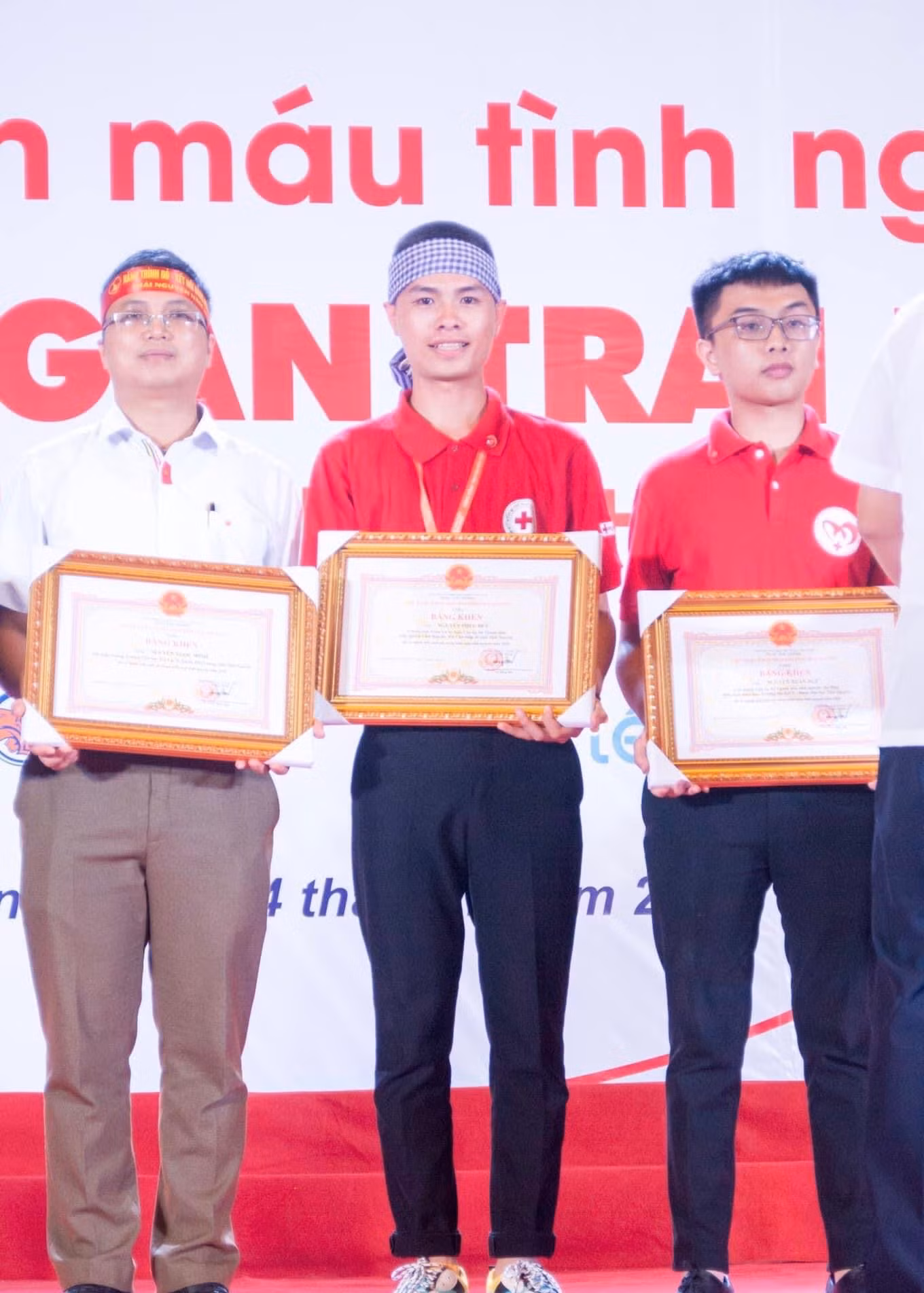 Được tặng bằng khen của Chủ tịch Uỷ ban nhân dân tỉnh Thái Nguyên vì có thành tích xuất sắc trong phong trào hiến máu nhân đạo.
