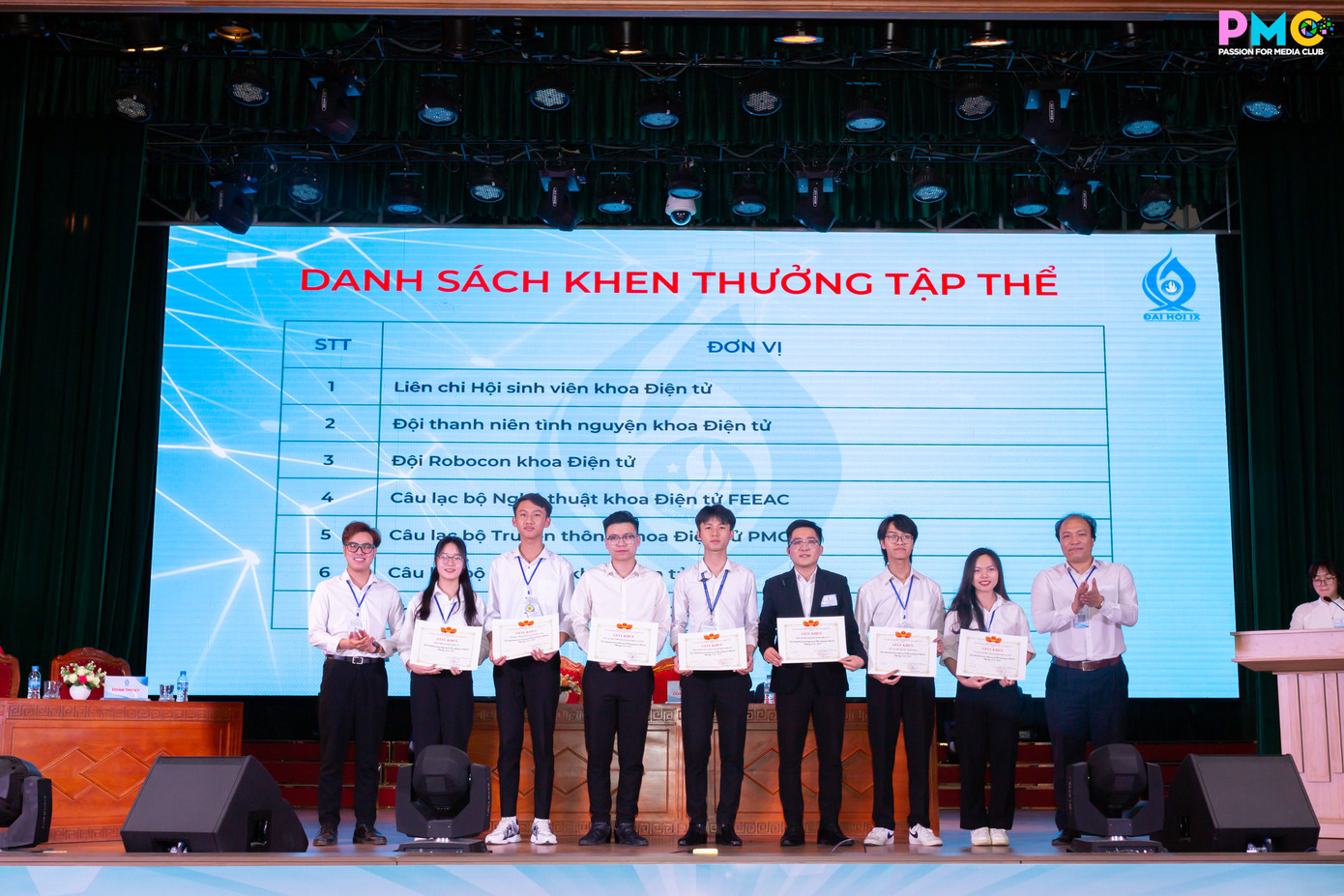 Nữ sinh đạt được nhiều thành tích trong học tập, rèn luyện và nghiên cứu khoa học.