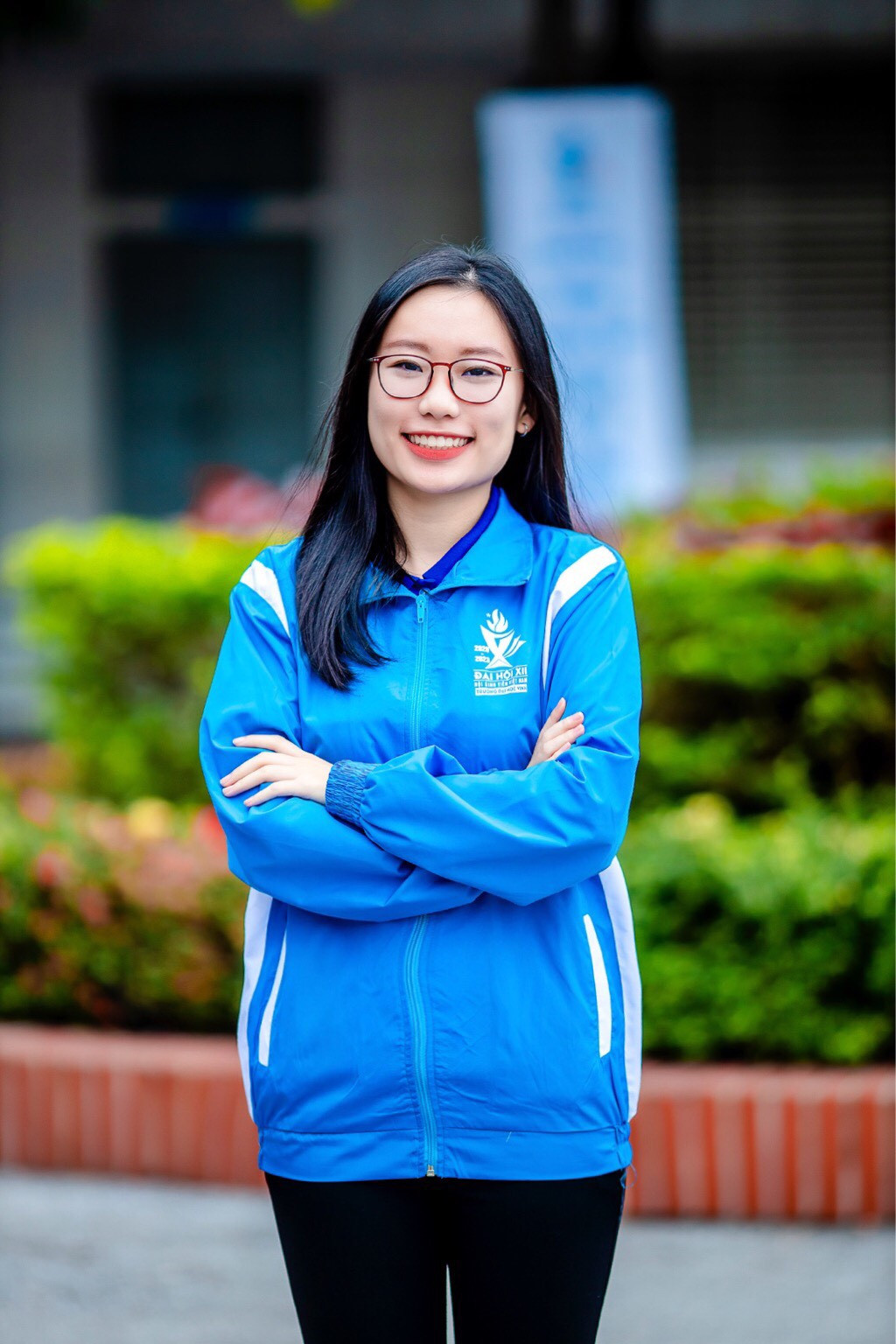 Nguyễn Nguyệt Anh (20 tuổi) hiện là sinh viên năm 3, lớp 61A1 Sư phạm tiếng Anh tài năng, Khoa Sư phạm Ngoại ngữ, Trường Đại học Vinh.