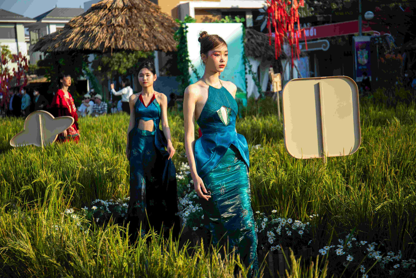 BST Giao duyên của NTK Hoàng Thảo Phương.