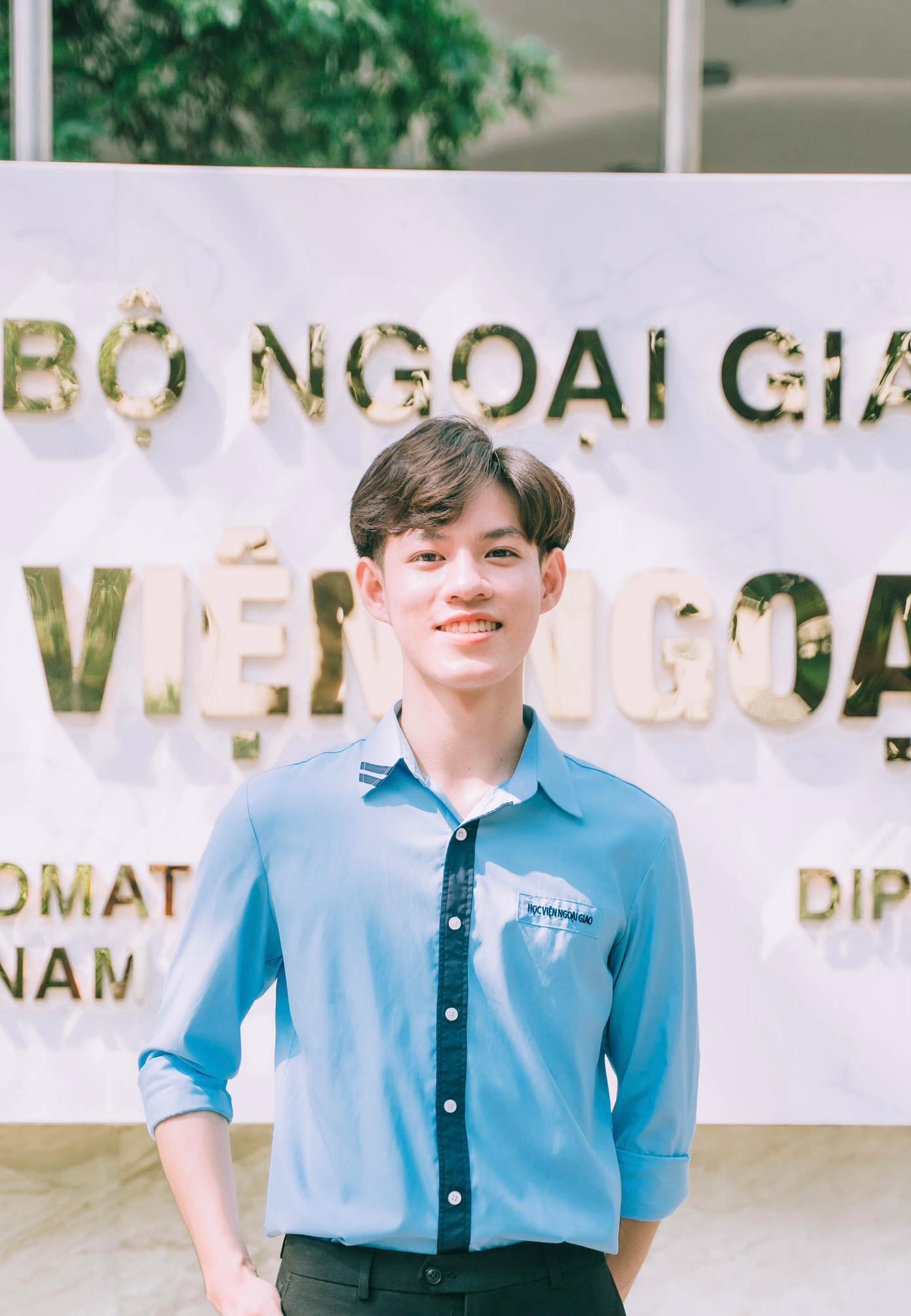 Vũ Minh Hiếu (Phú Thọ) đã tốt nghiệp Học viện Ngoại giao và hiện đang làm việc tự do với vai trò là một biên phiên dịch viên và giáo viên tiếng Trung. Vũ Minh Hiếu (Phú Thọ) đã tốt nghiệp Học viện Ngoại giao và hiện đang làm việc tự do với vai trò là một biên phiên dịch viên và giáo viên tiếng Trung.