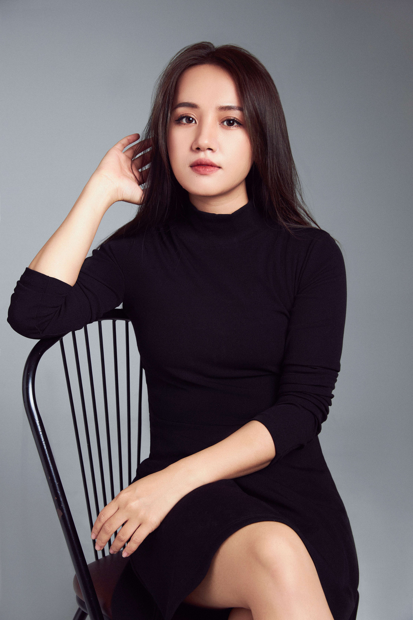 Châu Giang được nhiều bạn trẻ yêu mến khi truyền cảm hứng qua lối sống hiện đại, tinh thần lạc quan.