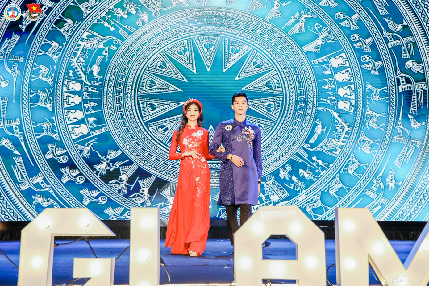 Thanh Trang cùng bạn diễn.