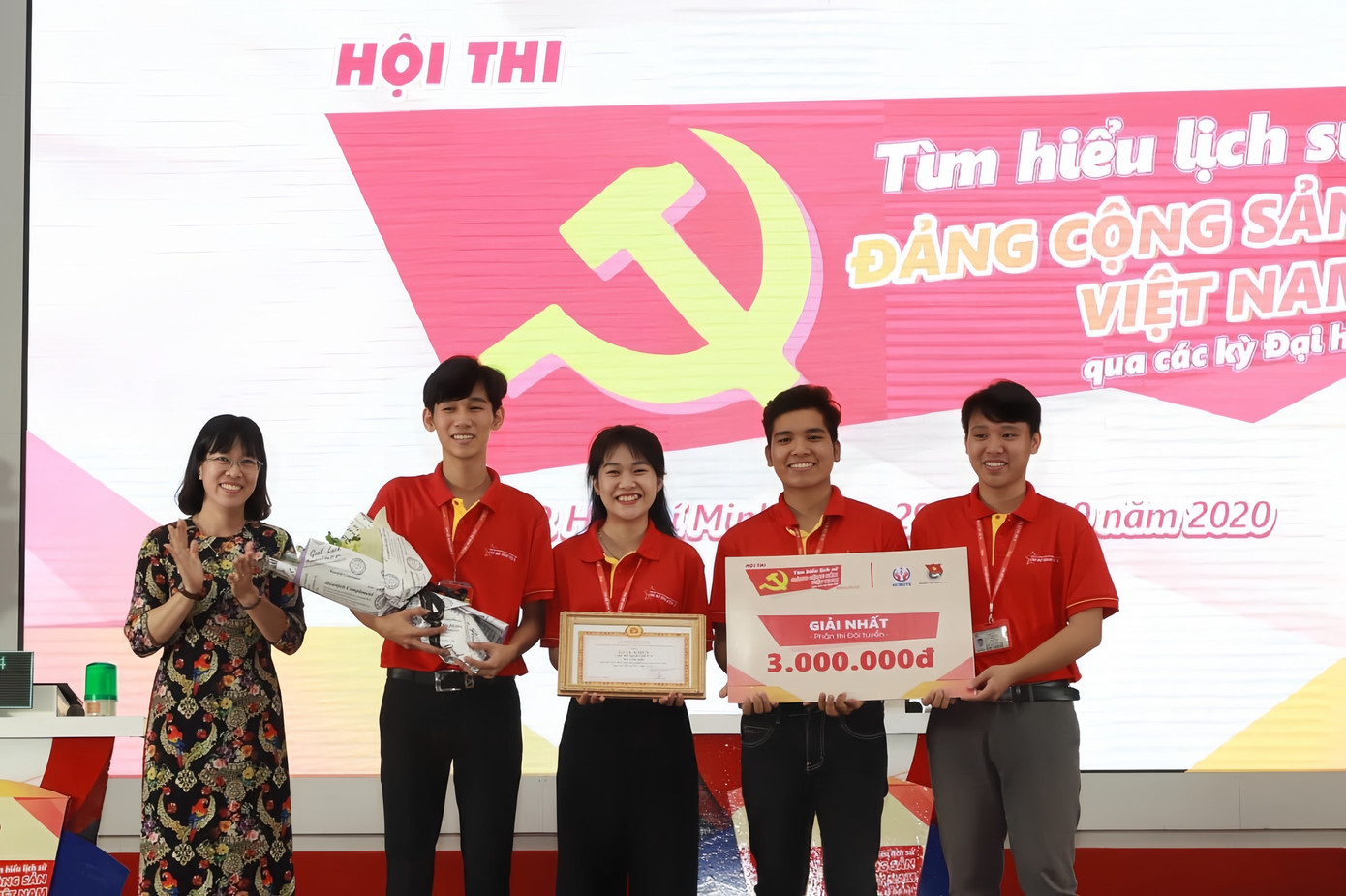Huy đạt giải Nhất Hội thi Tìm hiểu lịch sử Đảng Cộng sản Việt Nam qua các kỳ Đại hội.