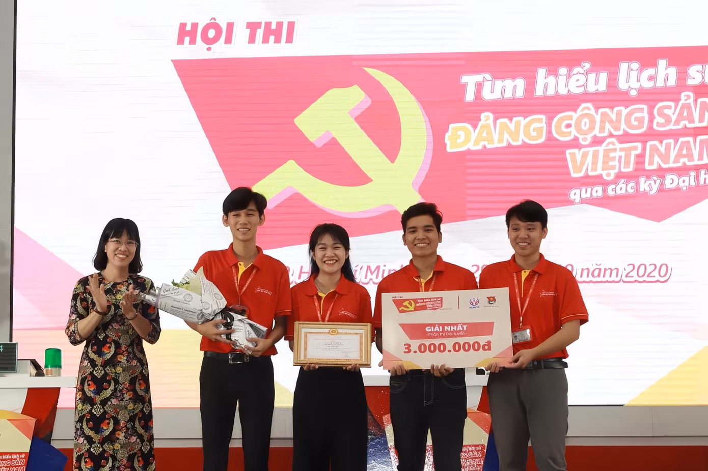 Huy đạt giải Nhất Hội thi Tìm hiểu lịch sử Đảng Cộng sản Việt Nam qua các kỳ Đại hội.