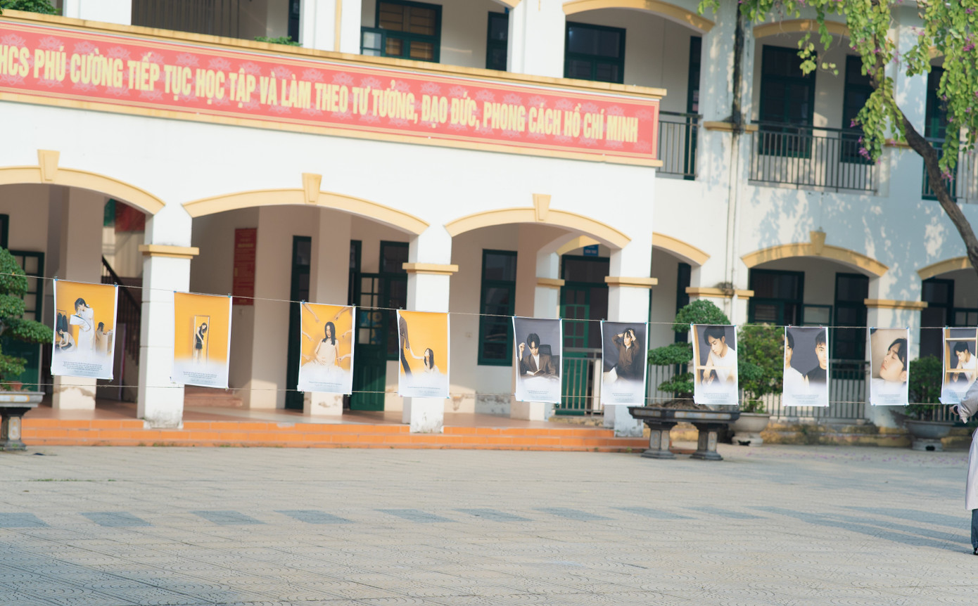 Không gian triển lãm được tổ chức tại khuôn viên Trường THCS Phú Cường.