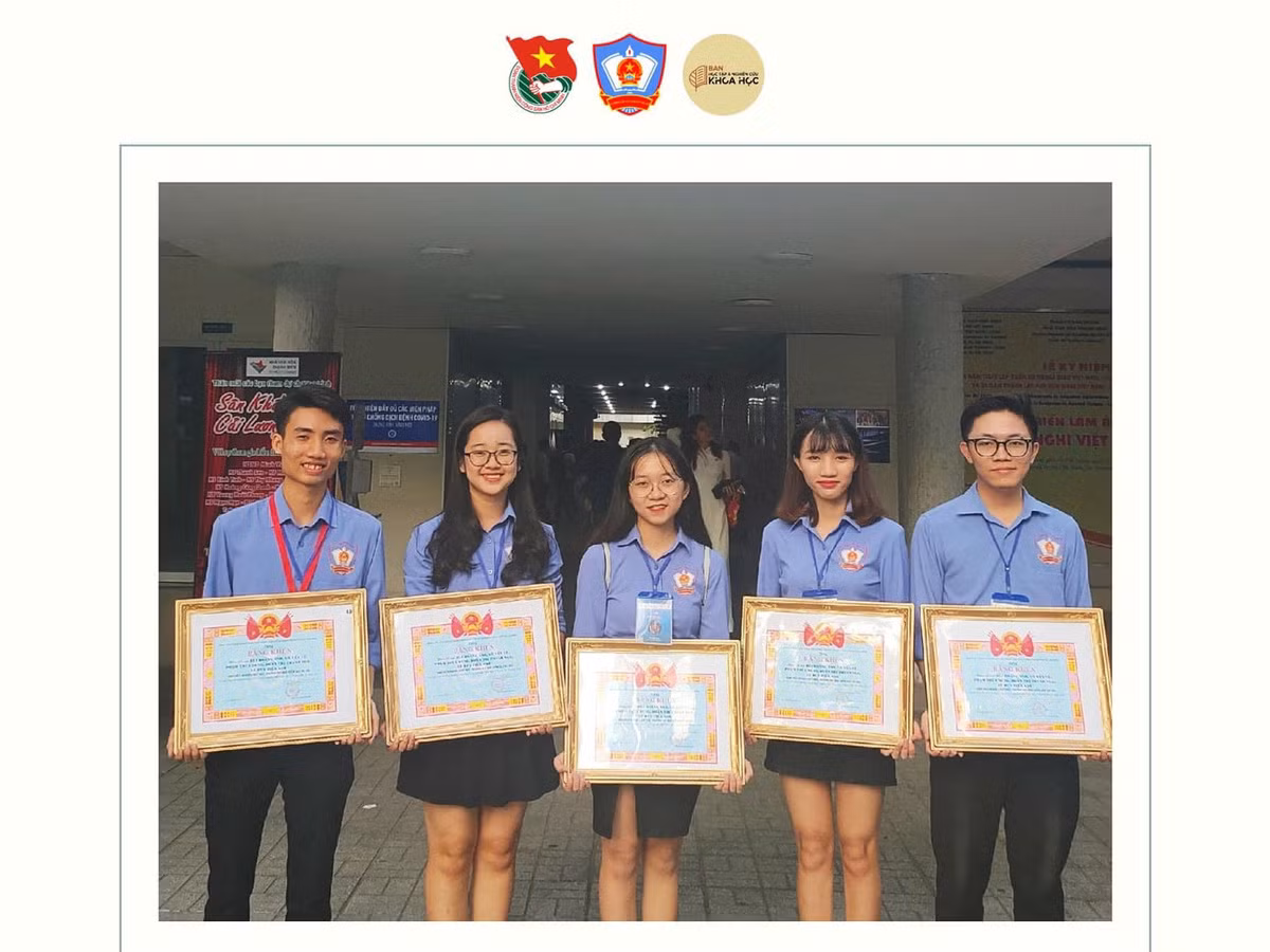 Cô và các bạn giành giải Ba tại cuộc thi "Sinh viên Nghiên cứu khoa học Eureka lần thứ 22" năm 2020 do Thành đoàn TP. Hồ Chí Minh tổ chức.