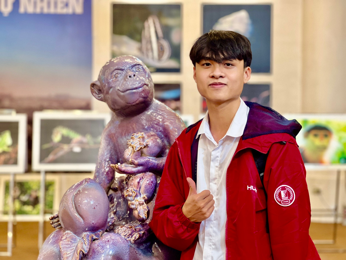 Trần Hải Anh - 20 tuổi sinh ra và lớn lên tại Hải Dương là sinh viên k67 Viện Toán ứng dụng và Tin học, Đại học Bách Khoa Hà Nội. Trần Hải Anh - 20 tuổi sinh ra và lớn lên tại Hải Dương là sinh viên k67 Viện Toán ứng dụng và Tin học, Đại học Bách Khoa Hà Nội.