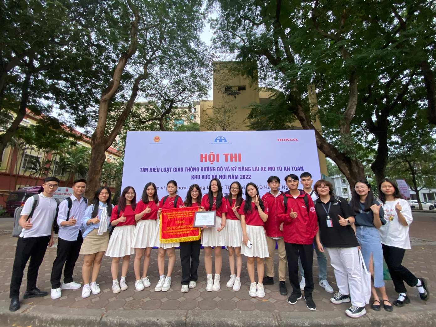 Hải Anh tham gia Hội thi Tìm hiểu Luật giao thông đường bộ khu vực Hà Nội. Hải Anh tham gia Hội thi Tìm hiểu Luật giao thông đường bộ khu vực Hà Nội.