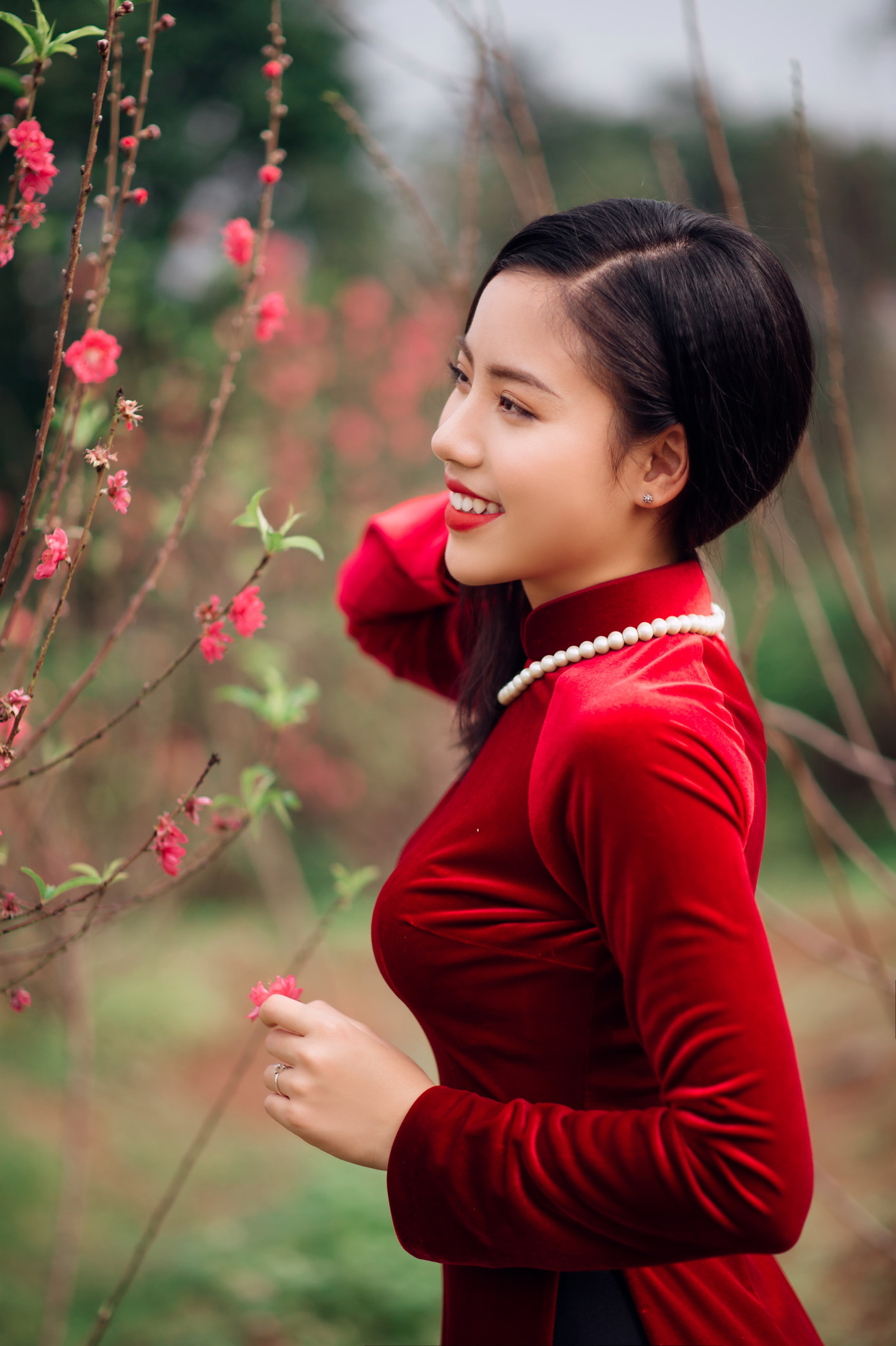 Thời gian rảnh cô nàng đi dạy thêm và làm mẫu ảnh cho cuộc sống thêm sắc màu.