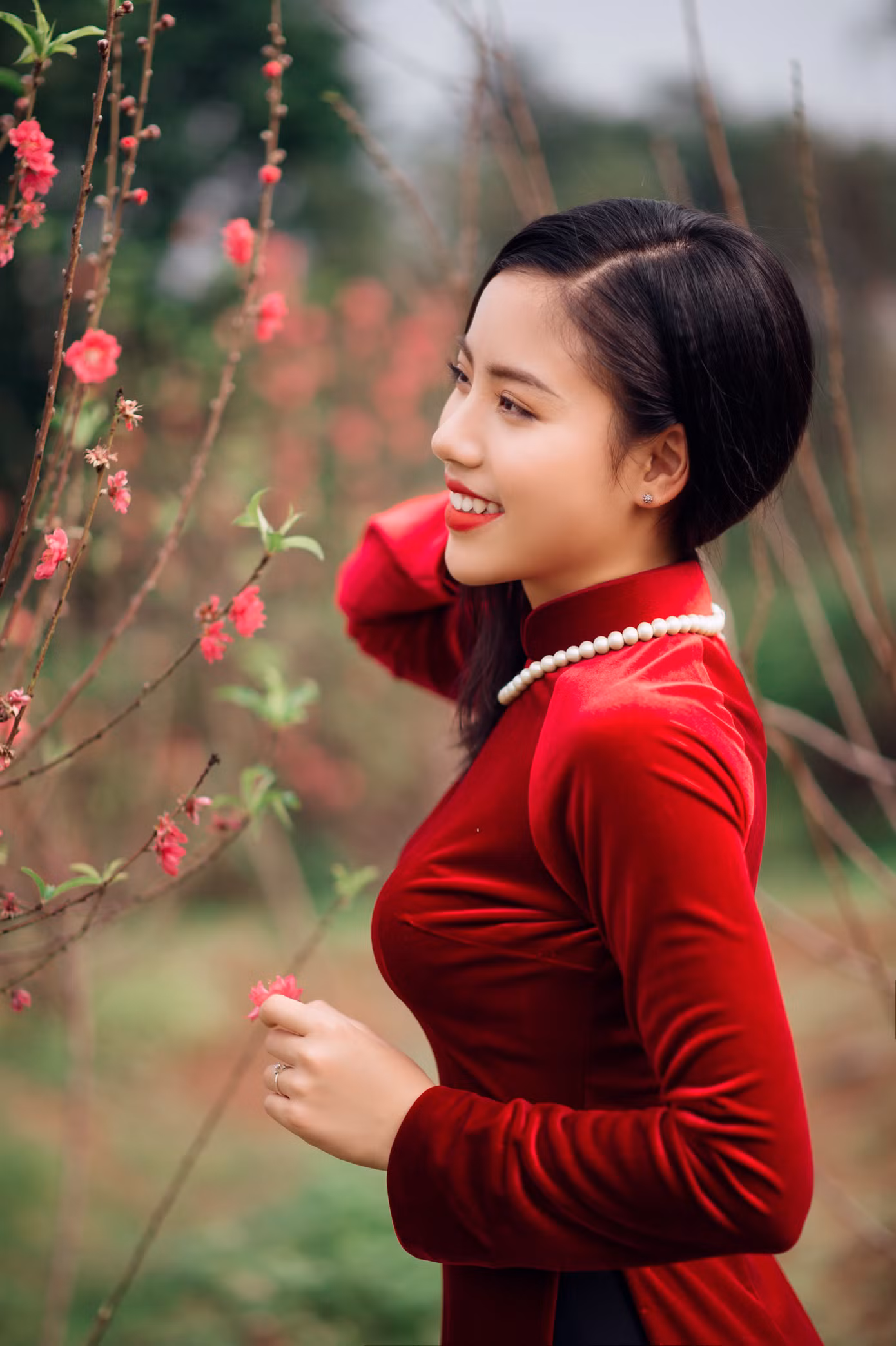 Thời gian rảnh cô nàng đi dạy thêm và làm mẫu ảnh cho cuộc sống thêm sắc màu.