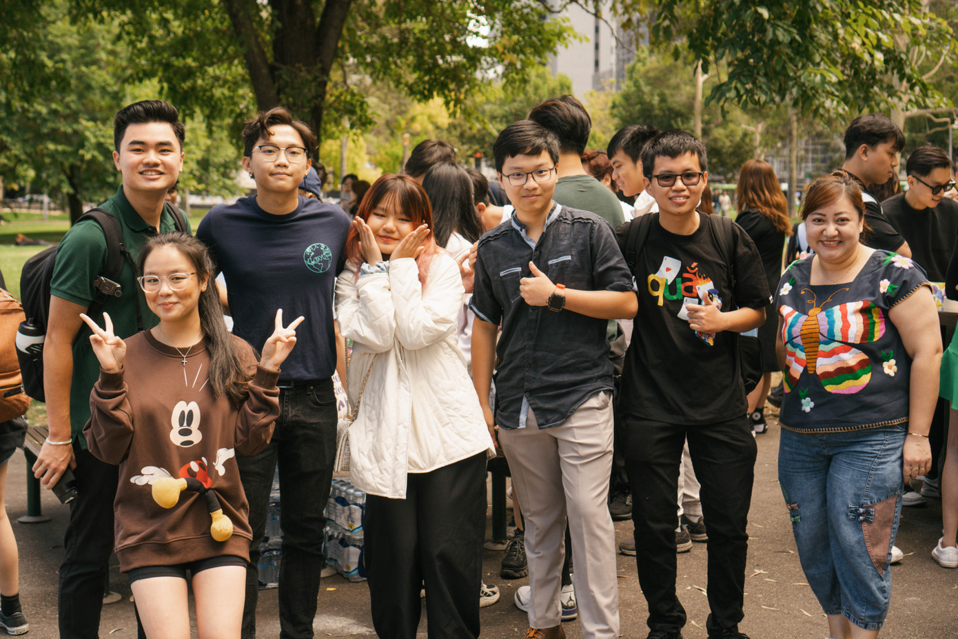 Minh Phương cùng các bạn sinh viên tham gia BBQ Welcome Tân Sinh viên. Minh Phương cùng các bạn sinh viên tham gia BBQ Welcome Tân Sinh viên.