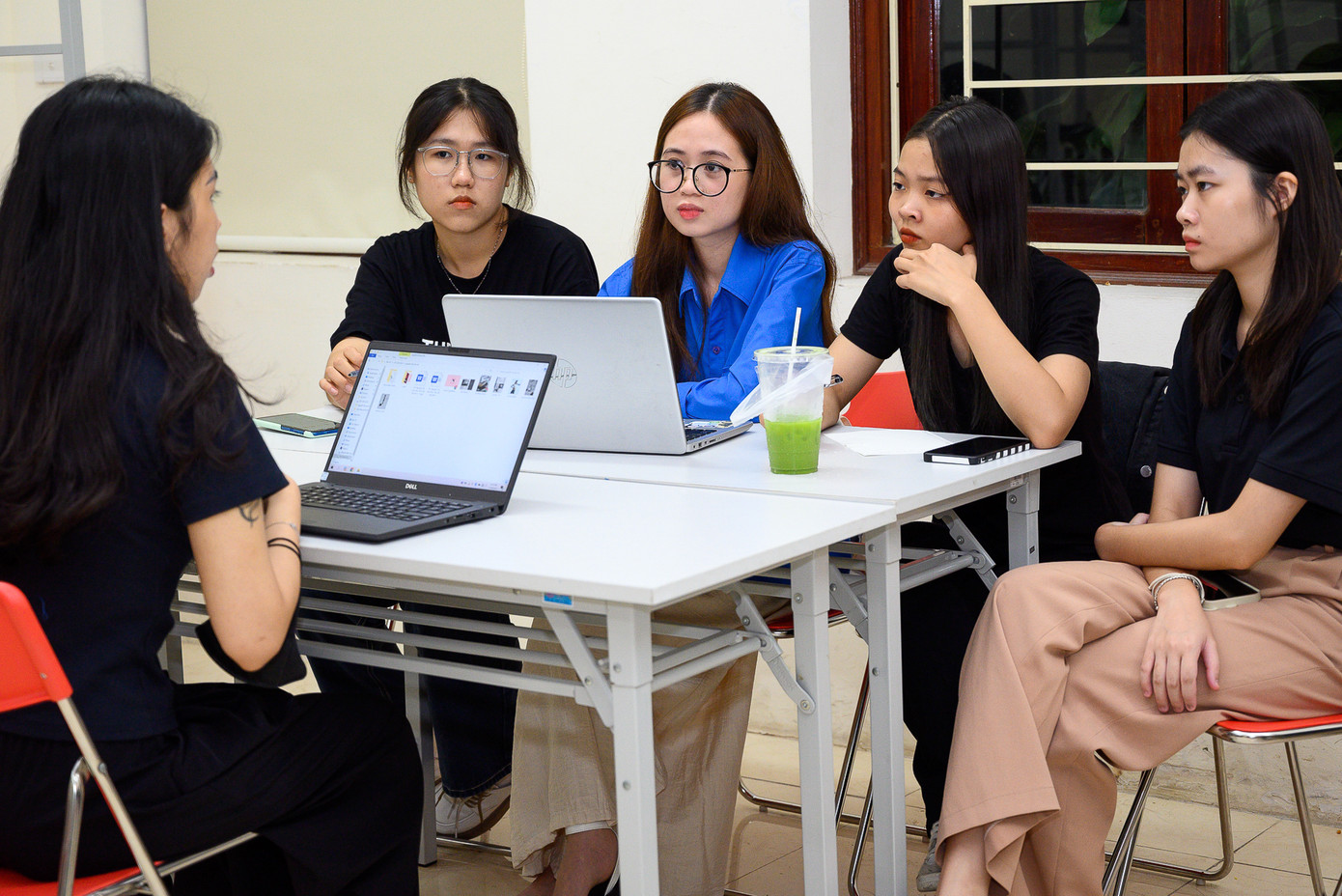 Nhiều ý kiến xoay quanh việc phỏng vấn để vào CLB. (Ảnh: Công Huân)