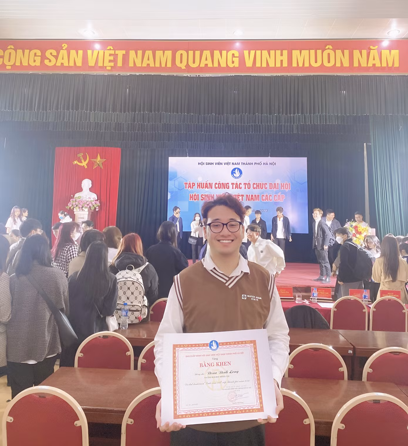 Đoàn Đình Long tham gia chương trình nhận Bằng khen SV5T Cấp Thành phố.