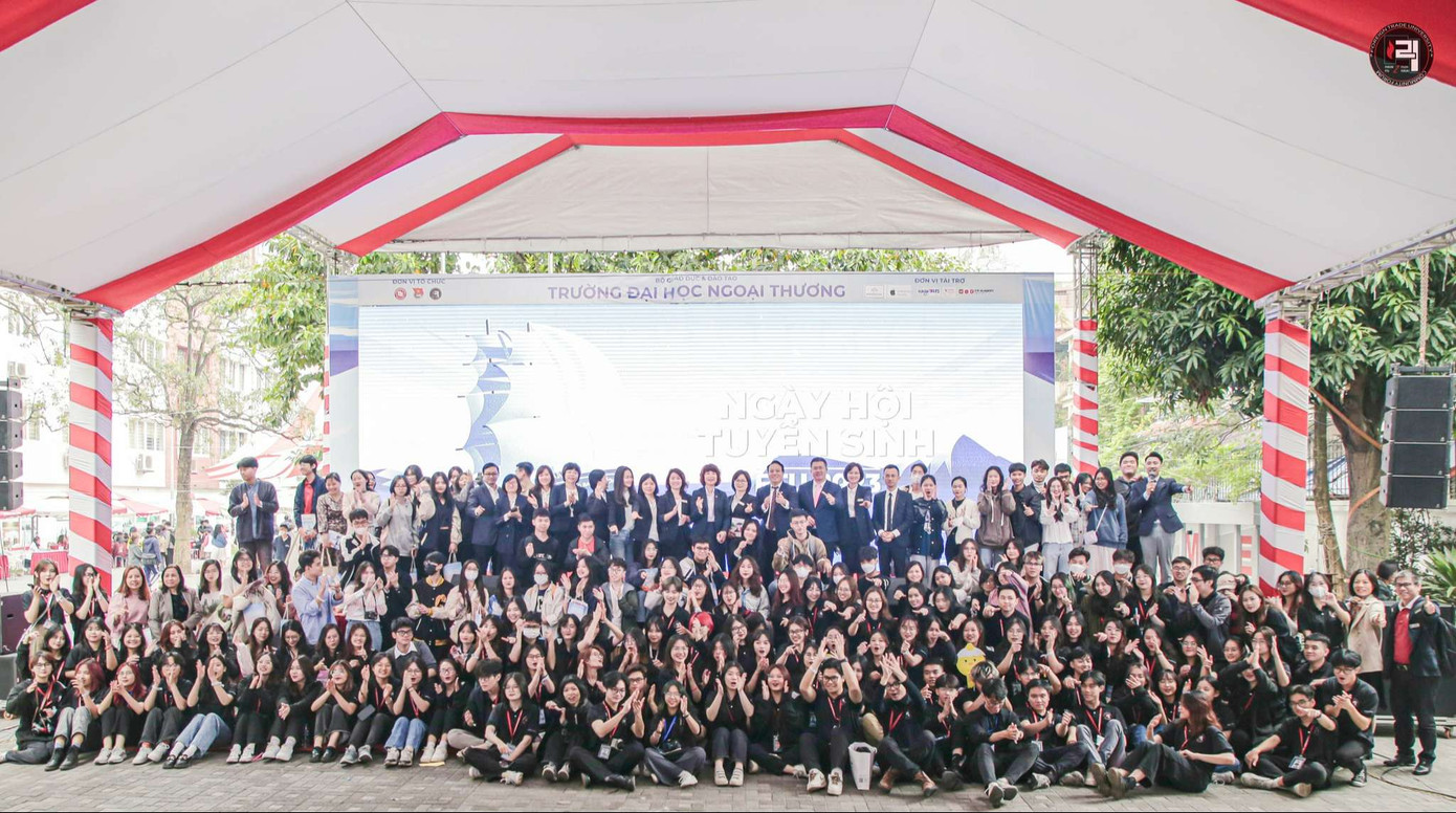 Cùng FTU Forum trong sự kiện Ngày Hội Tuyển Sinh. Cùng FTU Forum trong sự kiện Ngày Hội Tuyển Sinh.
