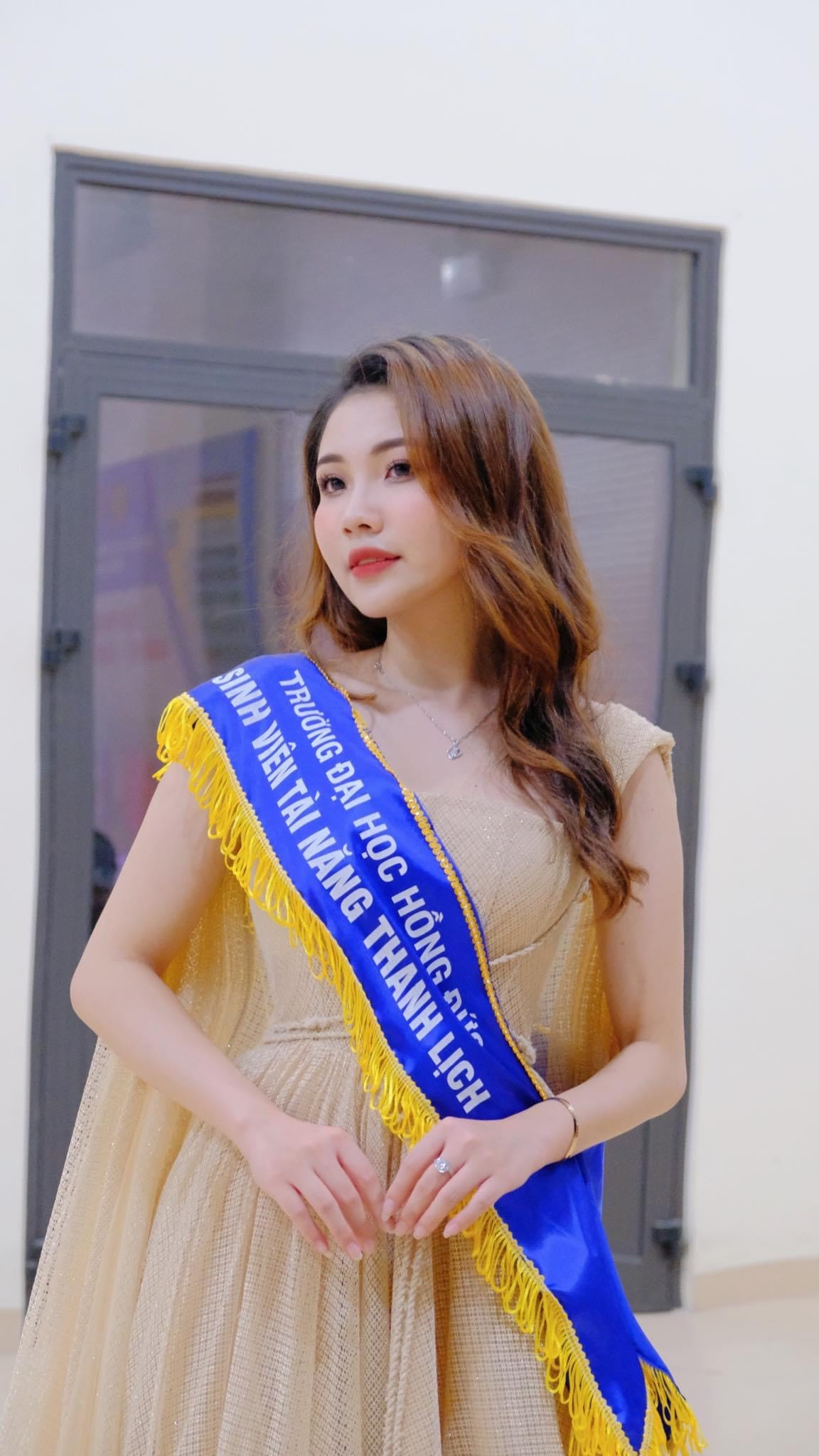 Năm 2022, cô đạt giải Quán quân cuộc thi Sinh viên Tài năng – Thanh lịch 2022. Năm 2022, cô đạt giải Quán quân cuộc thi Sinh viên Tài năng – Thanh lịch 2022.