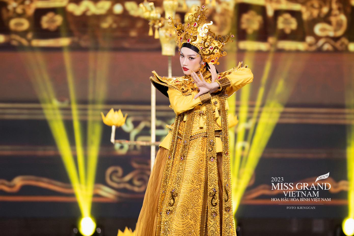 Tác phẩm "Điệu Múa Tứ Tuần" do Trung Thành thiết kế tại Miss Grand Vietnam 2023.