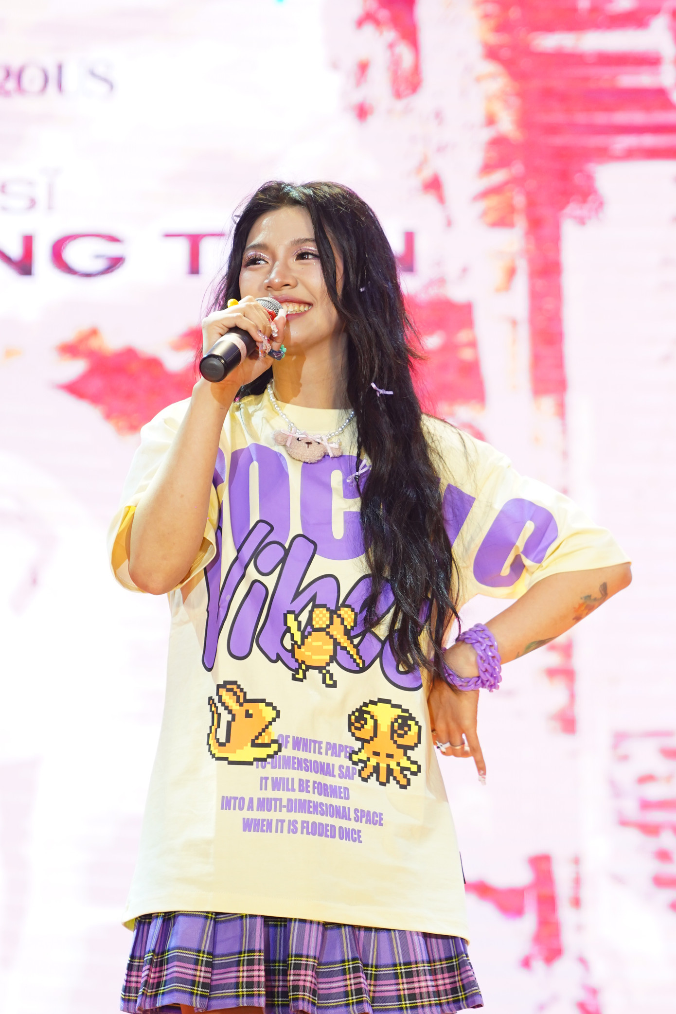 Vũ Phụng Tiên trẻ trung, nhí nhảnh.