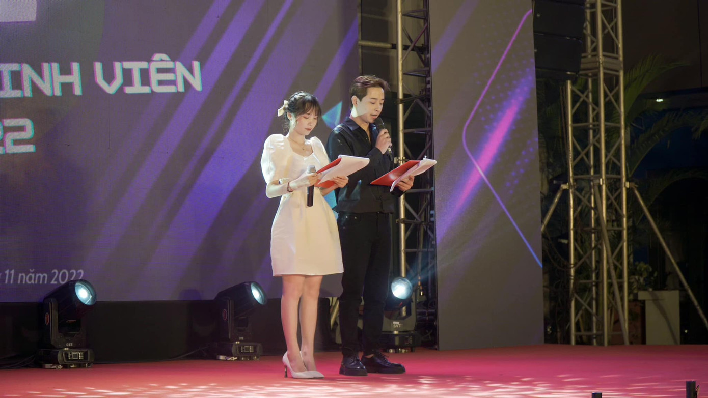 Khánh Chi là gương mặt sinh viên năng động và nhiệt huyết trong các hoạt động, phong trào của nhà trường tổ chức.