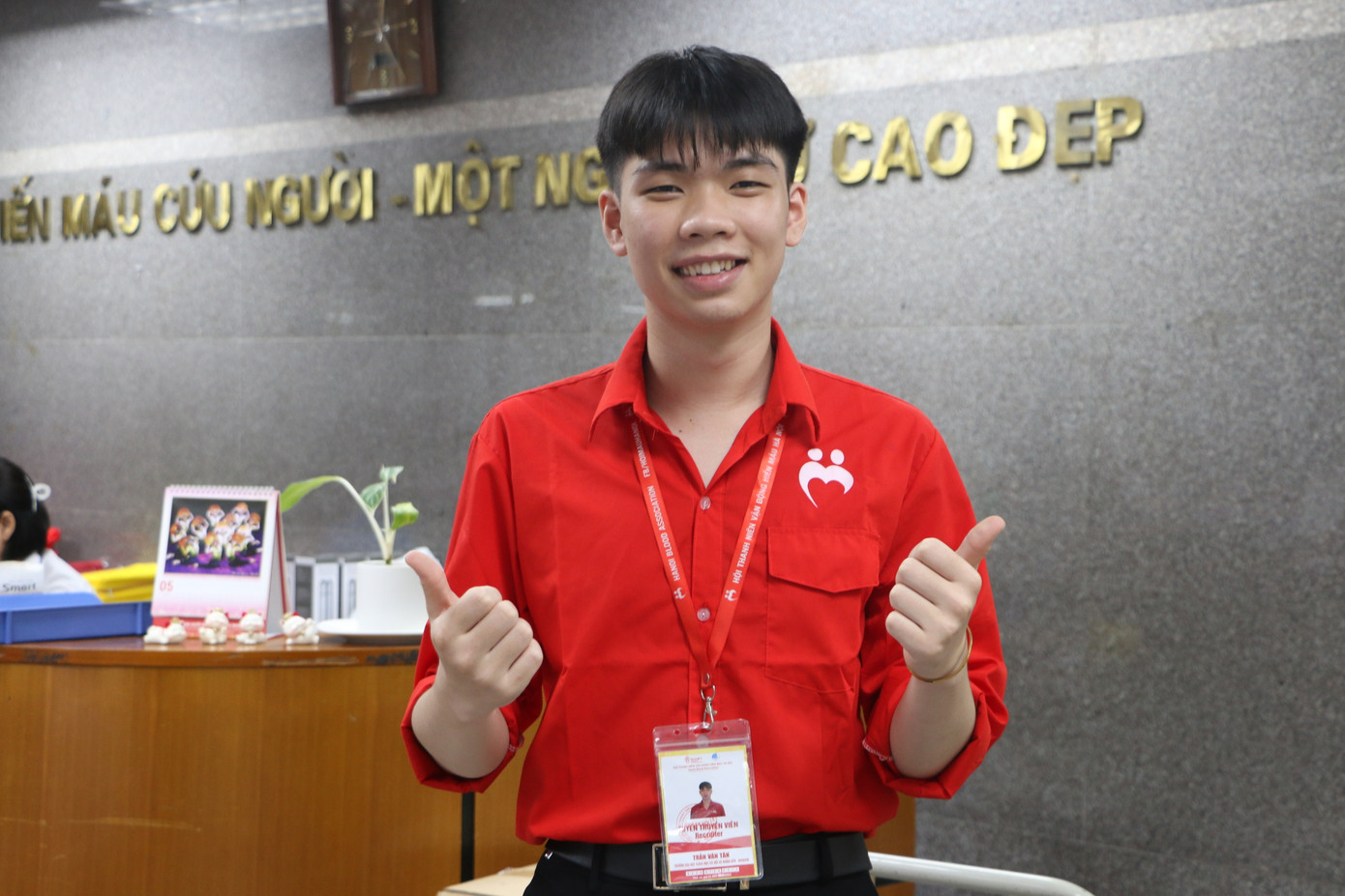 Học tập và cống hiến sức trẻ theo phương châm của Hội Thanh niên vận động hiến máu Hà Nội: “Học tập hết mình vì lập thân lập nghiệp, hoạt động hết mình vì sự sống người bệnh”.